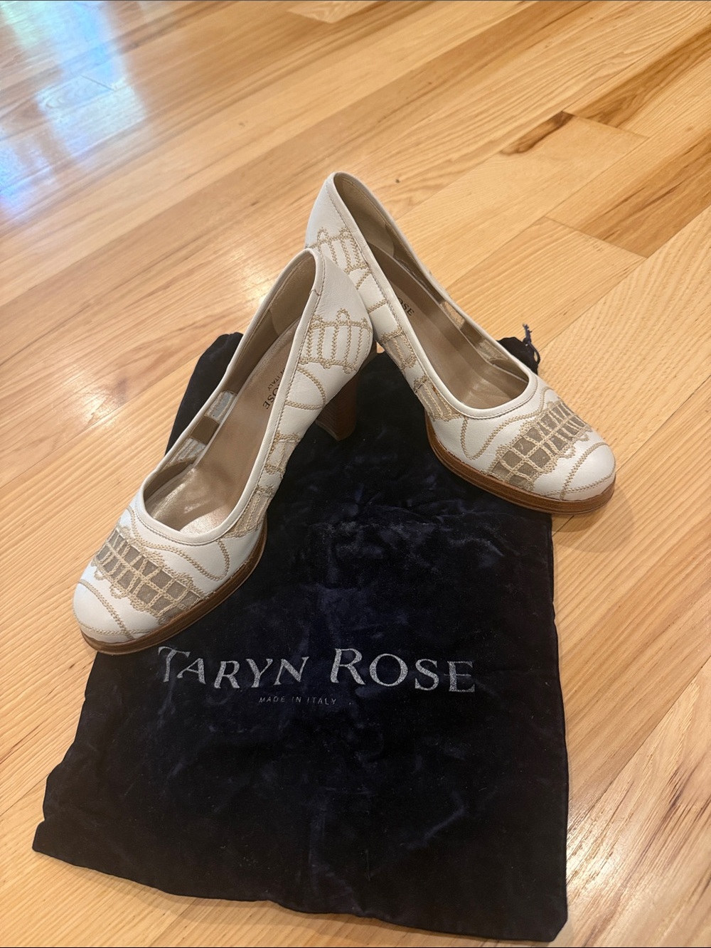 Taryn Rose Cream and Gold Embroidered Mid Heel Pumps with Duster Bag